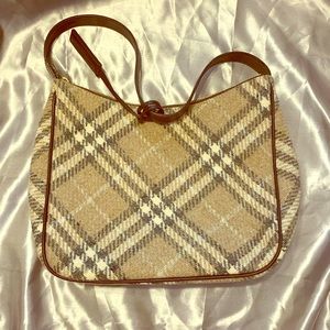Vintage BURBERRY wool shoulder bag. Beautiful